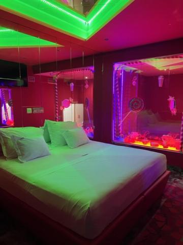 V Hotel Арройомолінос Екстер'єр фото